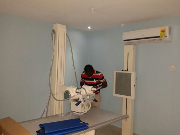 Système de radiographie médicale à rayons X 200mA / appareil à rayons X au Ghana