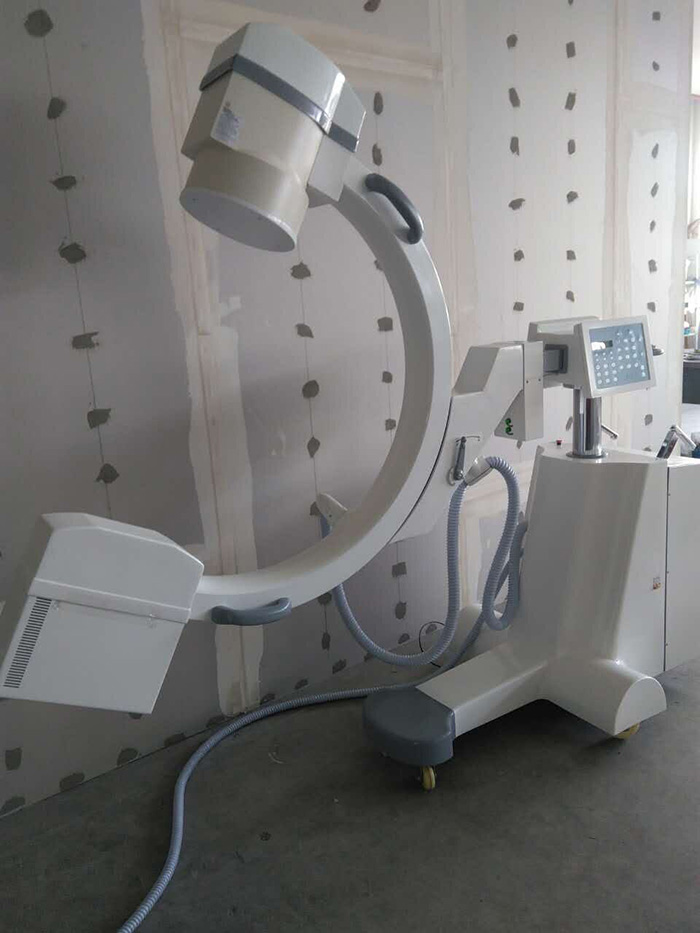 máquina de rayos x con brazo en c